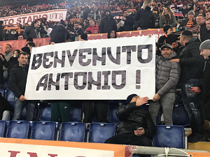uno striscione allo stadio